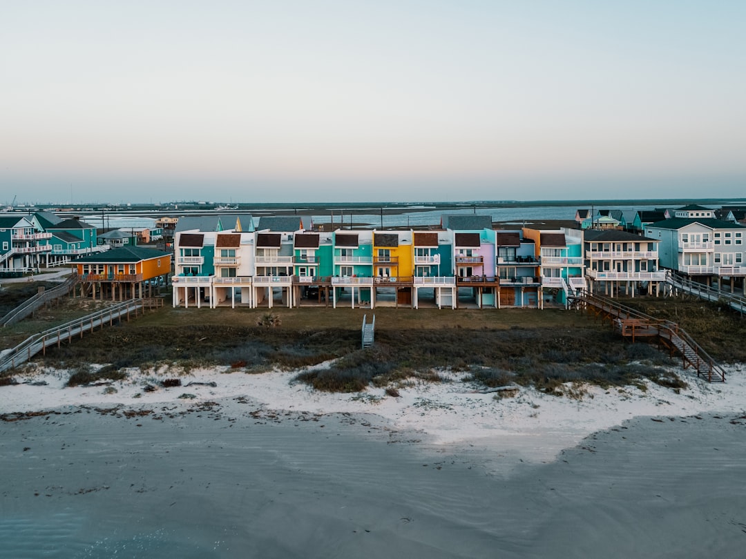 Public record-linked AI misses key title issues in many searches — Texas real estate